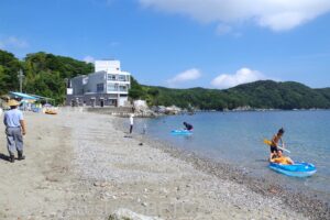 浜のようす　浜の右端から見たところ