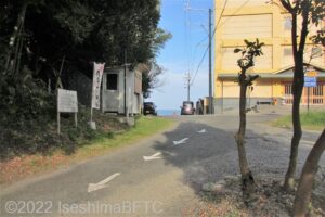 駐車場から海水浴場へ