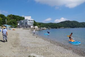 浜のようす　浜の右端から見たところ