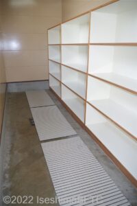 女性用更衣室内部