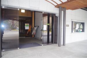 宮美術館入口の自動ドア
