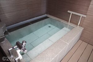 201号室　浴槽のようす