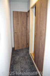 302号室　個室のベッドルームへの廊下