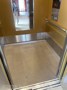 旅籠1エレベーター内部