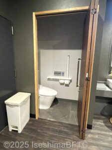 貸切風呂1　脱衣所トイレ入口