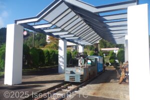 屋外にも当時使っていたトロッコ電車が展示してある。