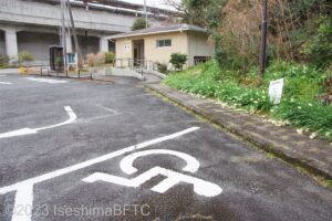 観光用駐車場内車いす使用者用区画