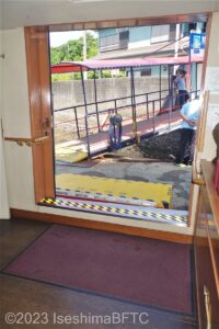 船内への入口を船内側から見たところ