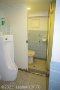 男性用トイレ内部