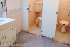 女性用トイレ内部
