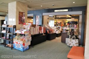 旅館内の売店のようす。