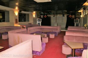 「風待舟」店内のようす。
テーブル下高さ53センチ。