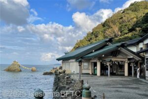 本殿とめおと岩