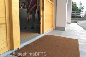 カフェ入口の段差