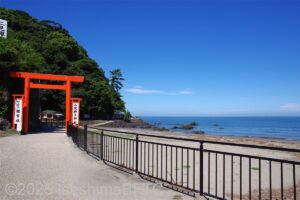 東参道入口の鳥居