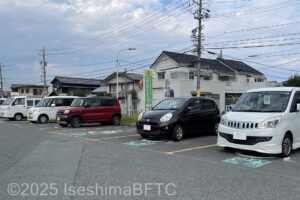松阪市駐車場　入口近くにあるおもいやり駐車場