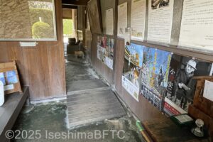 通路になっている土間を玄関側から見たようす