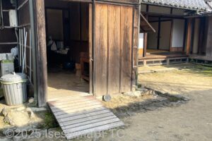 土間から庭への出口