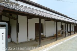 東棟北端にある土蔵のようす