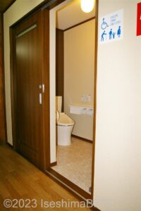 本館廊下車いす対応トイレ入口