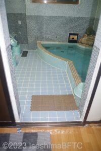 男性用浴場　浴室入口