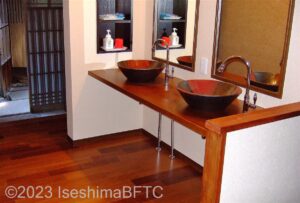 本館廊下の洗面