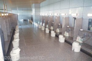 洗い場のようす。かなり広い。