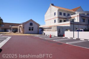 別邸側の駐車場
