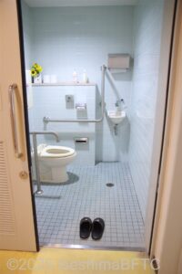 車いす対応トイレ入口