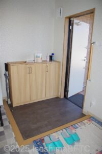 別邸あのり　入口を室内側から見たところ