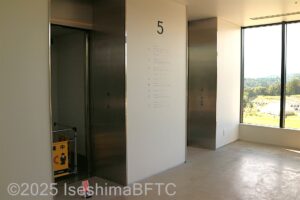 5階～2階エレベーター外観