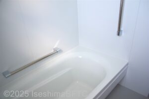 809号室　浴槽まわり手すり