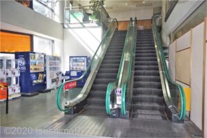 館内エスカレーター