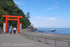 夫婦岩東参道のようす