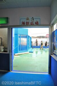 海獣広場への出口