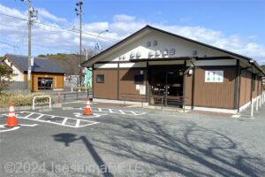 トイレ棟前の駐車スペース