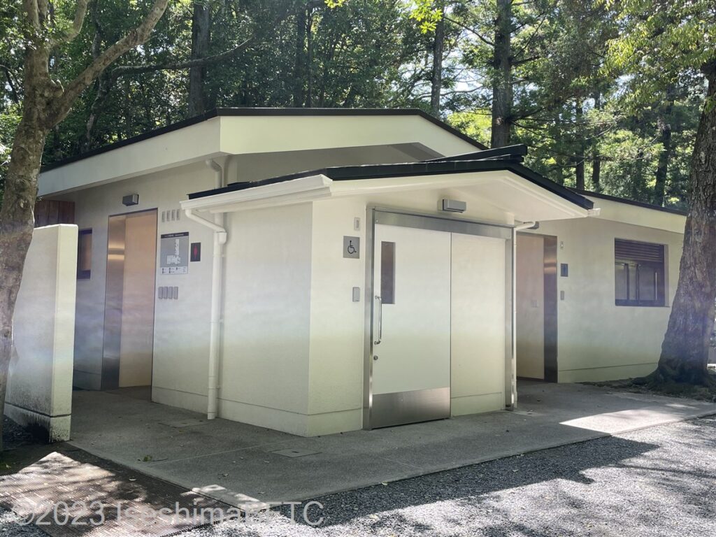 内宮火除橋手前トイレ棟 外観