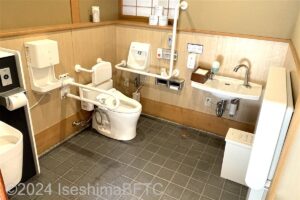 赤福内宮前支店車いす対応トイレ　内部