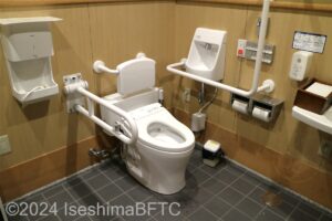 赤福内宮前支店車いす対応トイレ　便器まわり