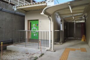 近鉄五十鈴川駅車いす対応トイレ外観