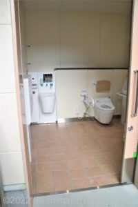 近鉄五十鈴川駅車いす対応トイレ入口