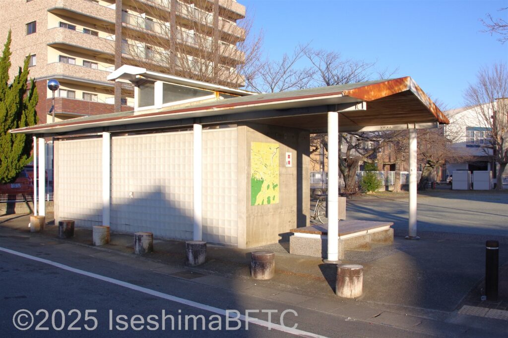 中寺前公園公衆トイレ外観