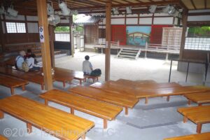 山田奉行所　劇場座席のようす