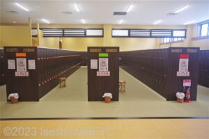 女性用脱衣所　脱衣所のようす2