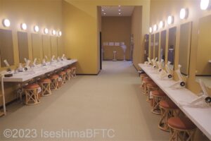 女性用脱衣所　パウダーコーナー