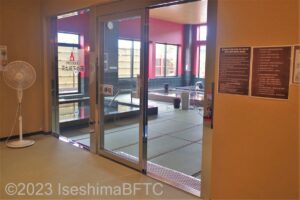 女性用浴室入口引戸