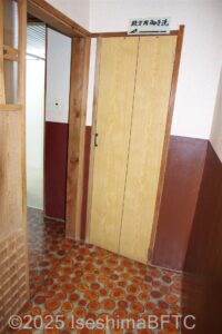 1階男性用トイレ入口
