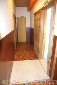 1階女性用トイレ入口
