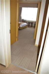 スタンダードツイン（バスなし）　入口から室内を見たところ