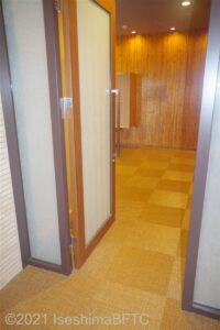女性用大浴場　脱衣所入口ドア
